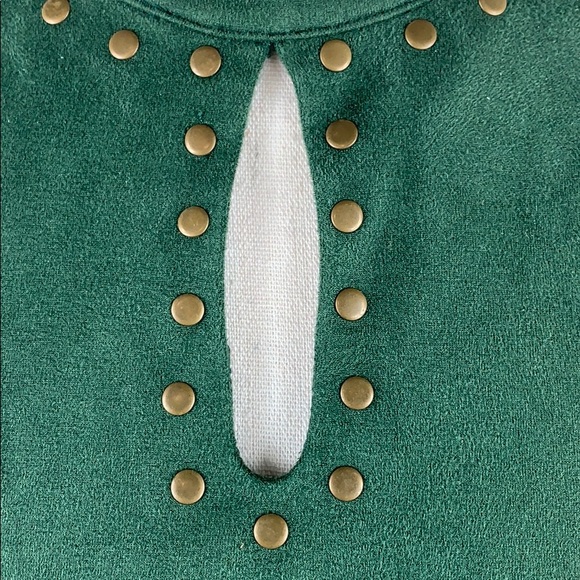 Moon River faux suede studded crop sleeveless top - Picture 5 of 8